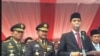 Presiden Jokowi didampingi Wapres, Kapolri, dan Panglima TNI memberi keterangan pers soal jatuhnya pesawat Hercules di Mako Brimob, Depok 1 Juli 2015 (Foto: VOA/Andylala)