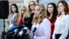 L'actrice Louisette Geiss lors d'une conférence de presse du groupe de femmes "Silence Breakers", qui ont dénoncé le comportement prédateur sexuel du producteur hollywoodien Harvey Weinstein, à l'hôtel de ville de Los Angeles, le 25 février 2020. (AP Photo/Chris Pizzello)