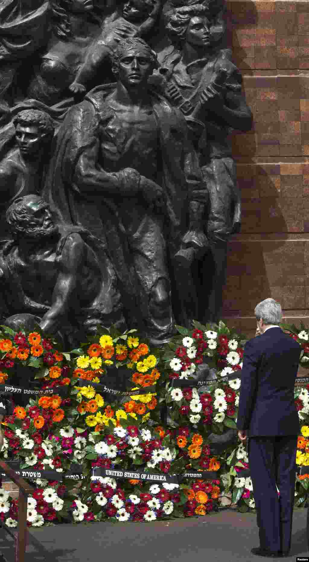 U.S. Secretary of State John Kerry observes a moment of silence after laying a wreath during a ceremony marking Israel's annual day of Holocaust remembrance, at Yad Vashem in Jerusalem, April 8, 2013.