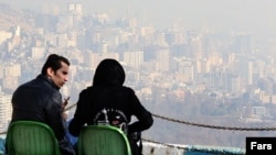 نمایی از فراز شهر تهران و آلودگی هوا. 