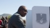 Le président du Malawi, Arthur Peter Mutharika dans un isoloir au bureau de vote de l'école primaire de son village natal, Goliathi, dans le district de Thyolo, au sud du Malawi, lors des élections tripartites du 21 mai 2019. (Photo AMOS GUMULIRA / AFP)