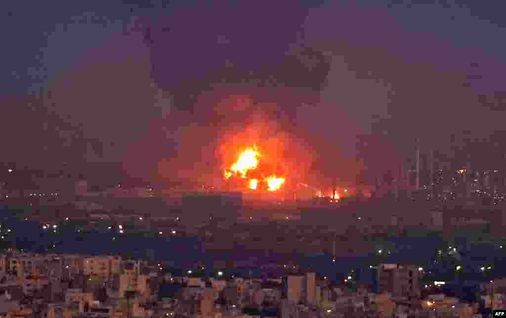 Smoke billows from the site of a refinery fire in the Iranian capital Tehran. A fierce blaze broke out at a refinery in southern Tehran after a liquefied gas line leaked and exploded, the head of the capital&#39;s crisis team said on state television.&nbsp;