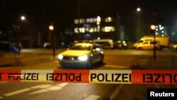 "À ce stade, on suppose qu'il n'y avait qu'un tireur", ont précisé les policiers sur Twitter.