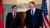 Le secrétaire d'Etat américain Mike Pompeo, accompagné du ministre marocain des Affaires étrangères, Nasser Bourita, au département d'État à Washington, le mardi 22 octobre 2019. (Photo AP / Jose Luis Magana)