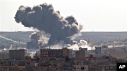 Serangan udara koalisi menarget sasaran-sasaran ISIS di Kobani, Suriah.