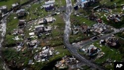Hunian warga Puerto Rico yang hancur akibat Badai Maria, di Toa Alta, Puerto Rico, 28 September 2017. 