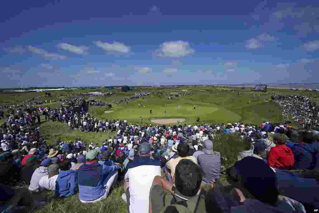 United States&#39; Patrick Reed putts on the 6th green during the second round of the British Open Golf Championship at Royal St George&#39;s golf course Sandwich, England.