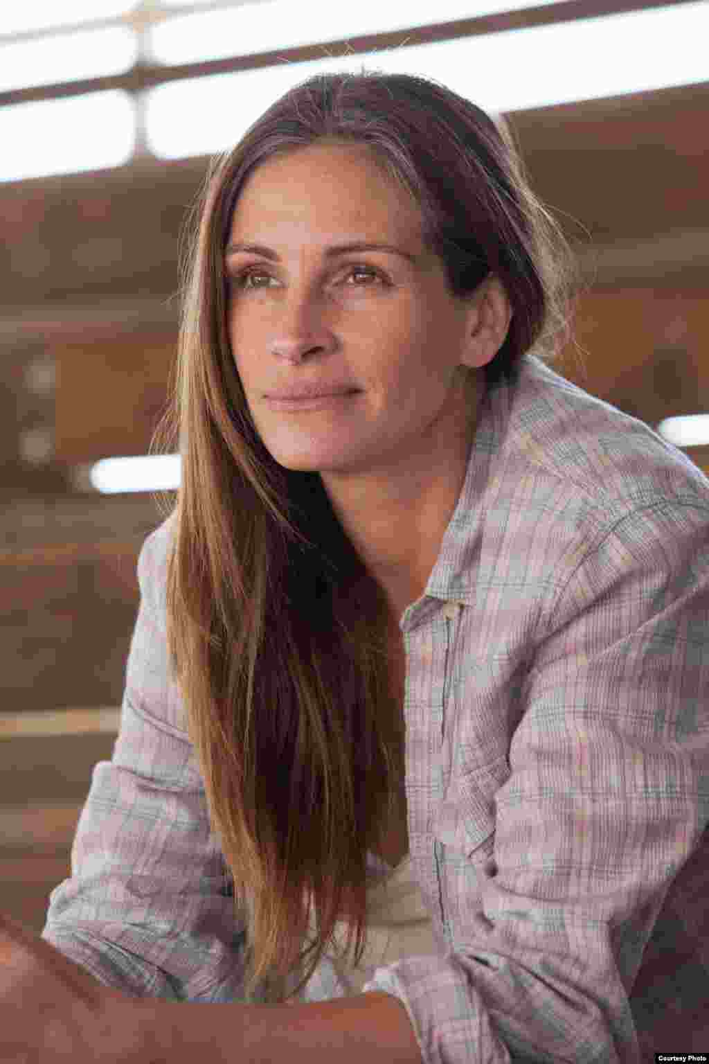 Julia Roberts dinominasikan untuk perannya sebagai aktor pendukung dalam film “August: Osage County.” (Oscars.org)