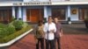 Presiden Joko Widodo mengumumkan panitia seleksi calon komisioner KPK di Bandara Halim Perdanakusuma, Jakarta (21/5). (VOA/Andylala Waluyo)